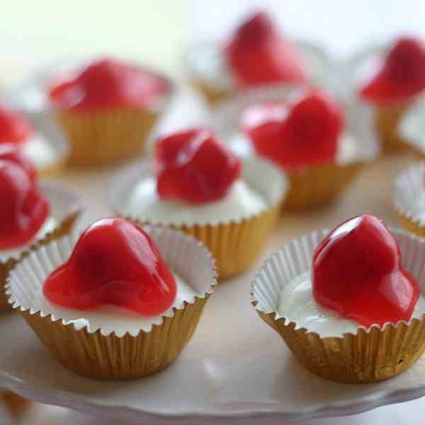 No-Bake Mini Cherry Cheesecakes