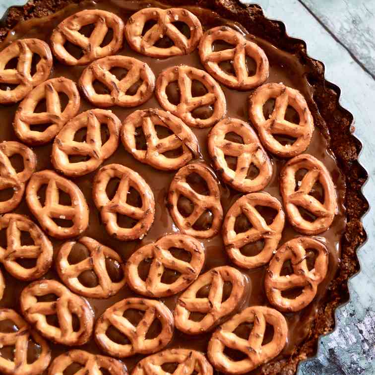 Chocolate Caramel Pretzel Pie