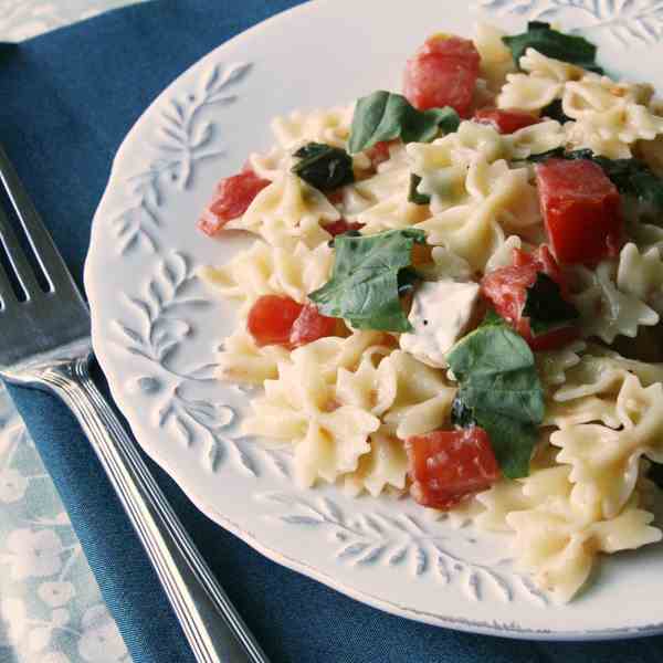 Tomato Brie Pasta with Fresh Basil