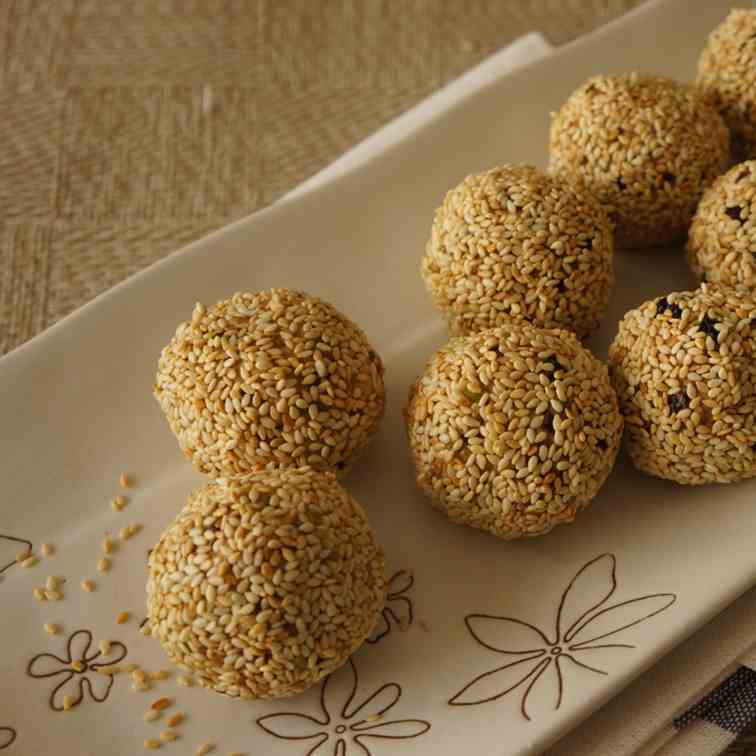 Peanut Butter and Granola Balls