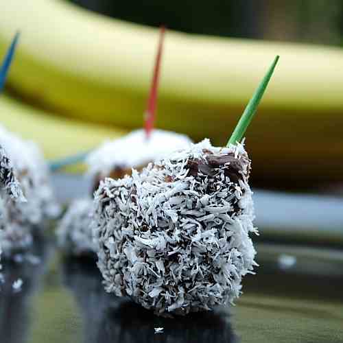 Frozen Chocolate Bananas with Coconut