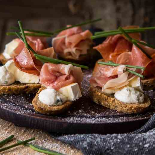 Bruschetta with ricotta mousse