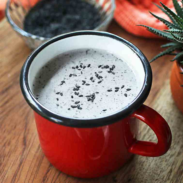 Creamy black sesame latte