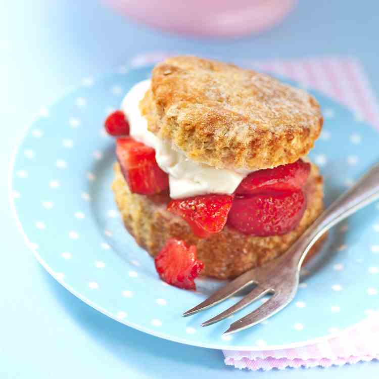 Yogurt strawberry shortcakes