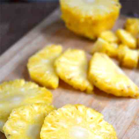 How to cut up a Pineapple | DIY 