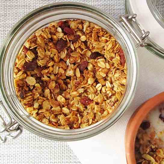 Super Easy Homemade Granola Recipe