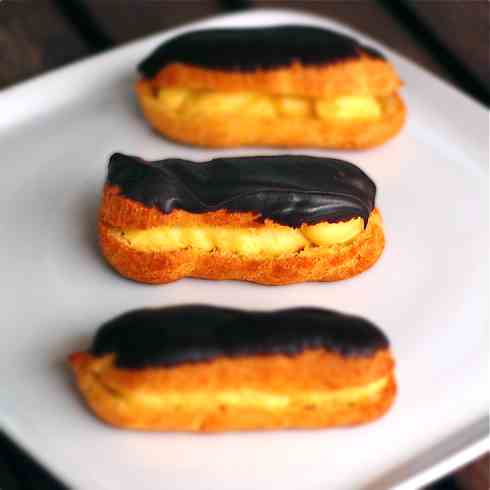 Vanilla éclairs with chocolate glaze