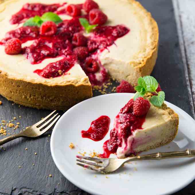 Vegan Cheesecake with Raspberries