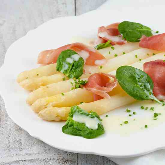 White asparagus and Serrano ham