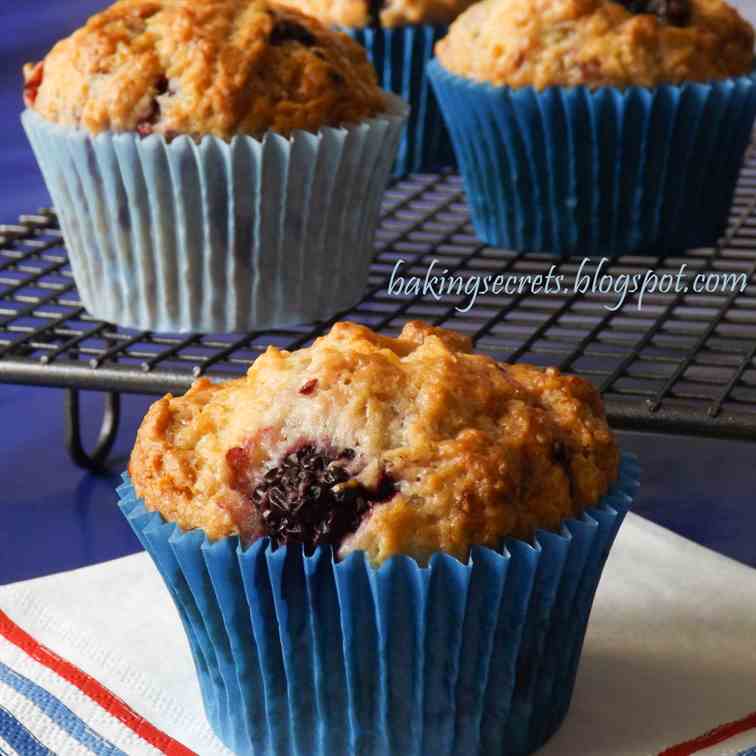 Mixed Berry Yogurt Cupcakes