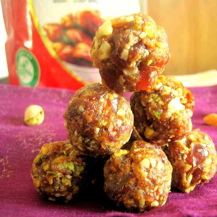 Dates and Nuts Balls