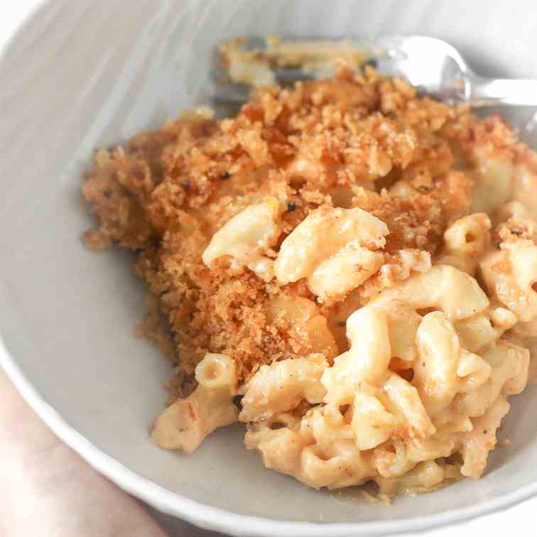 Classic Baked Macaroni and Cheese