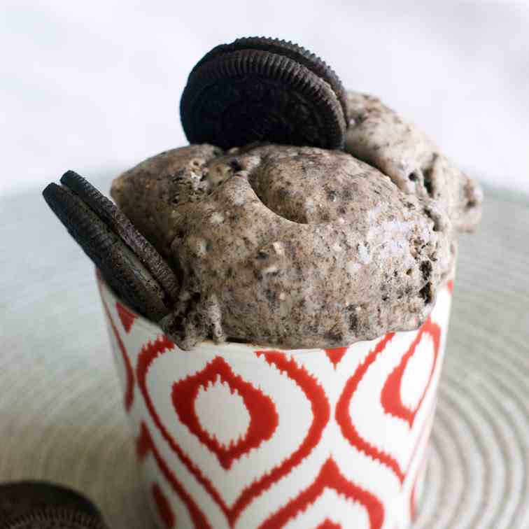 Creamy 3-Ingredient Oreo Ice Cream
