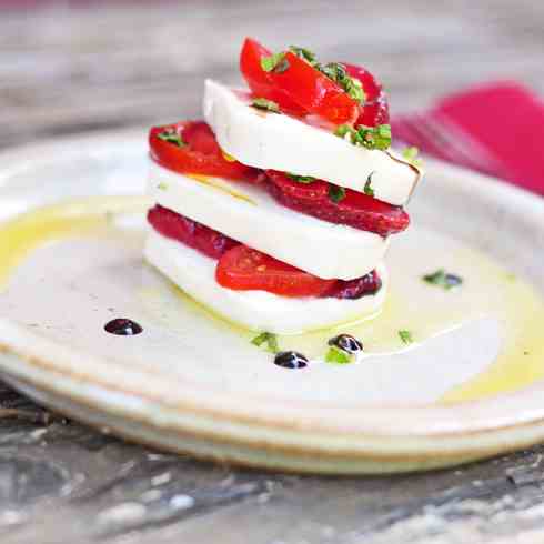 Mozzarella, tomato and strawberry salad