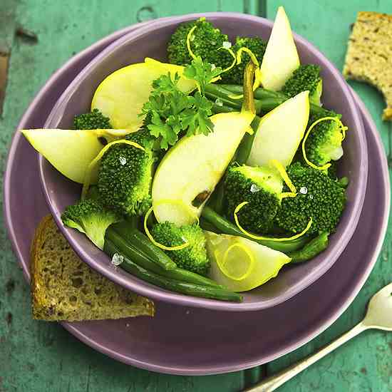 Autumn pear and broccoli salad