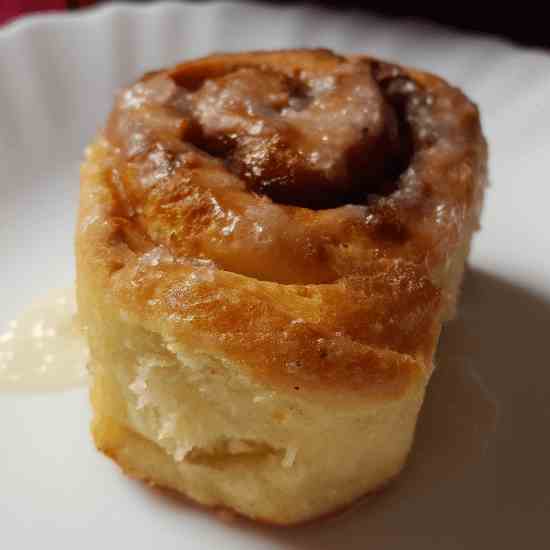 Vegan cinnamon rolls