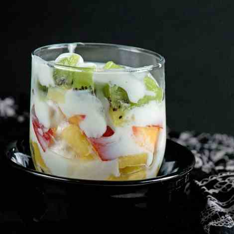 Fruit Salad with Yogurt 