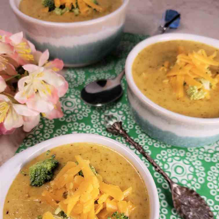 Pressure Cooker Broccoli Cheddar Soup