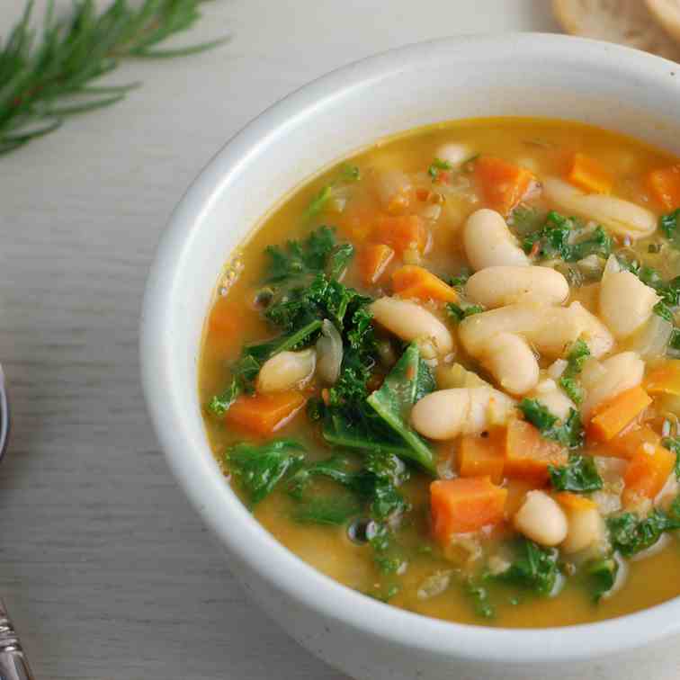 Hearty White Bean and Kale Soup - Pasta e