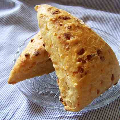 Scones with cheddar