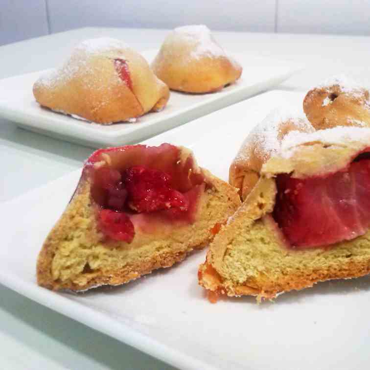 Brioches stuffed with strawberry or brioch