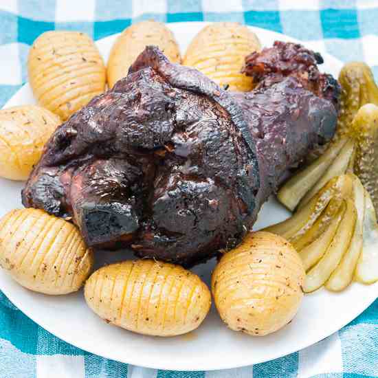 Pork knuckle with dark beer