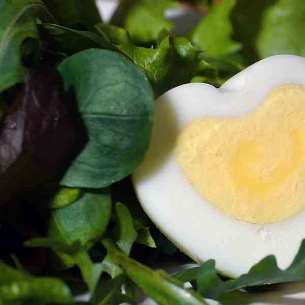 Make a heart shaped eggs