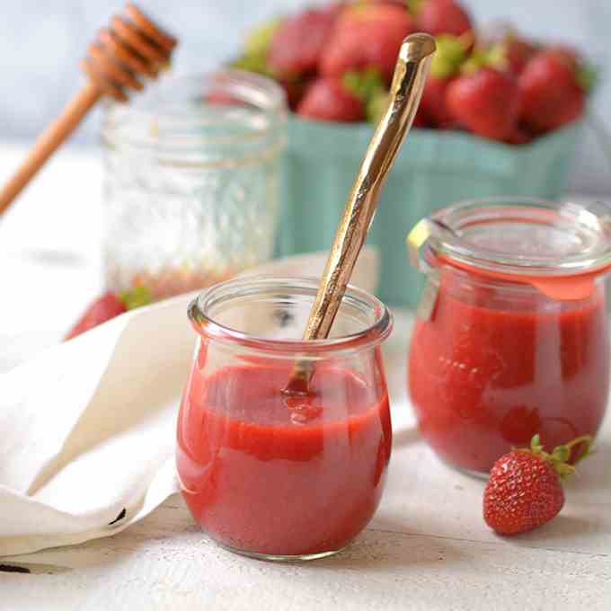 All-Natural Reduced-Sugar Strawberry Sauce