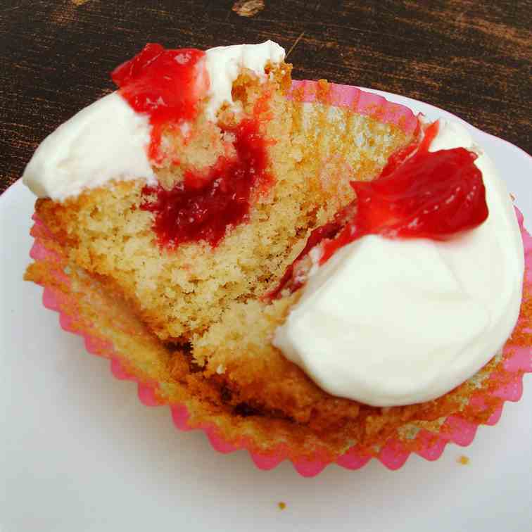 Raspberry Mascarpone Cupcakes