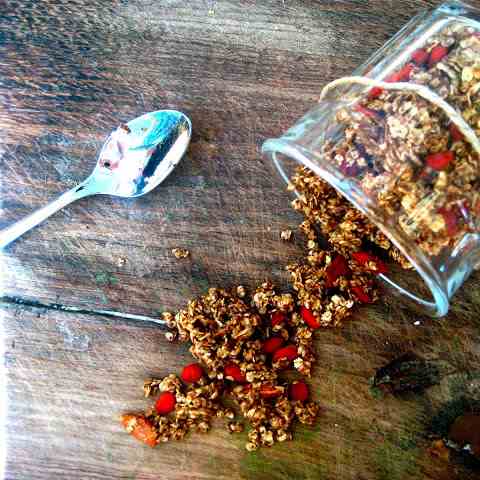 Granola with goji berries and almonds