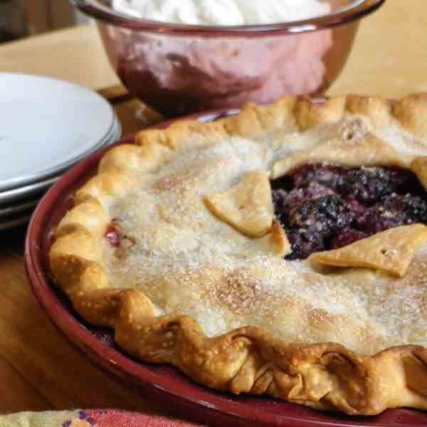 Blackberry Pie w/Brandied Cream