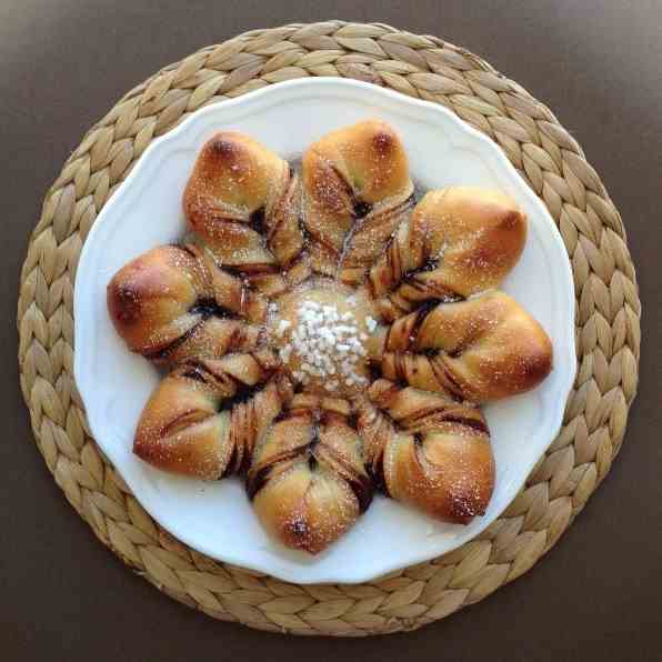 A flower shaped brioche