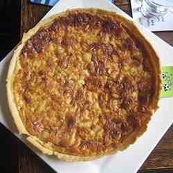 Cheddar & onion quiche