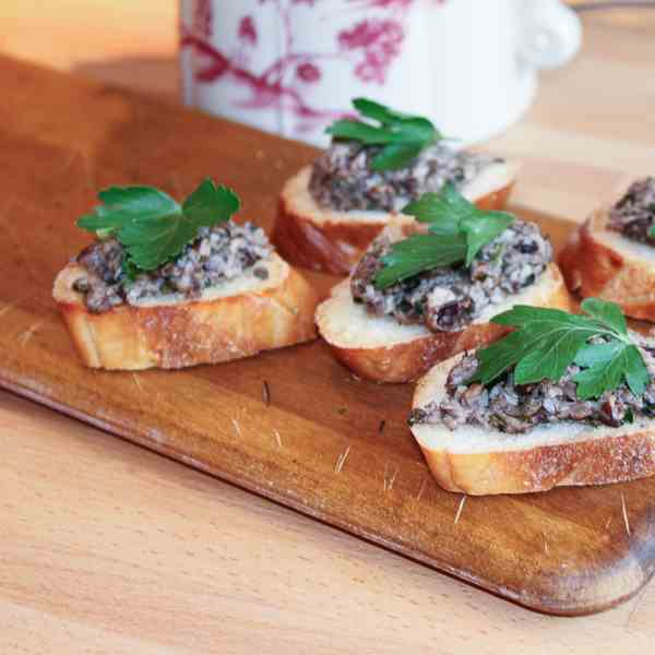 Crostini with Mushrooms and Herbs