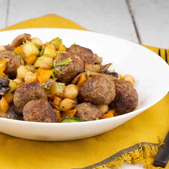 Pan-fried mini meatballs with chickpeas