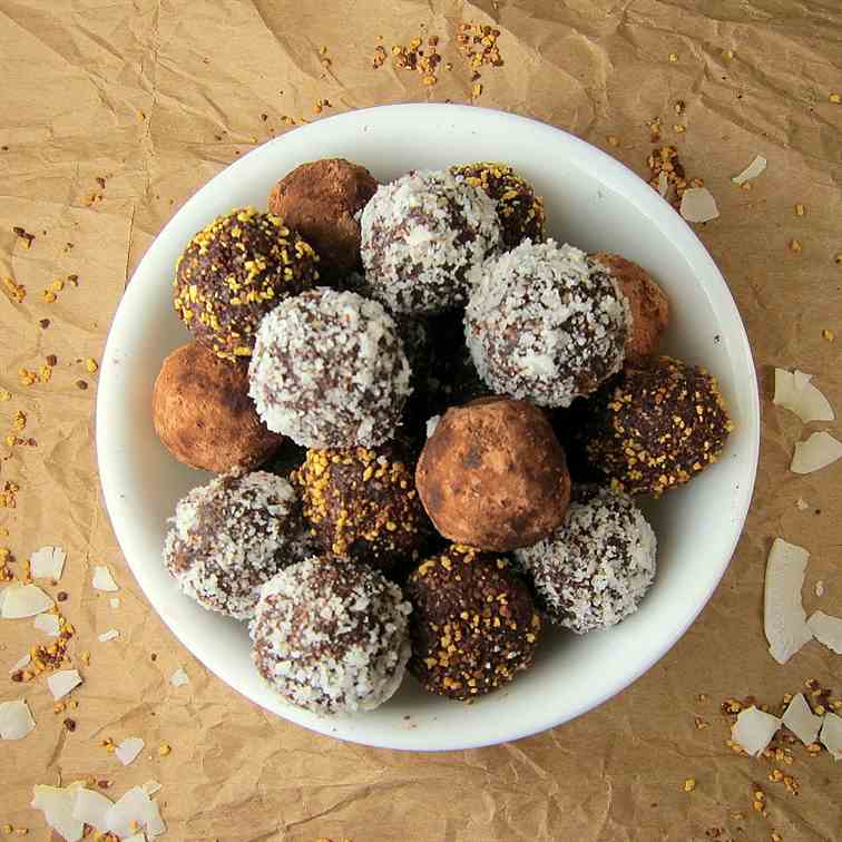 15 Minute Healthy Dark Chocolate Truffles