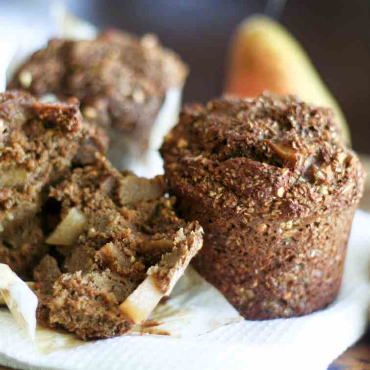 Fresh Pear and Dried Figs Bran Muffins