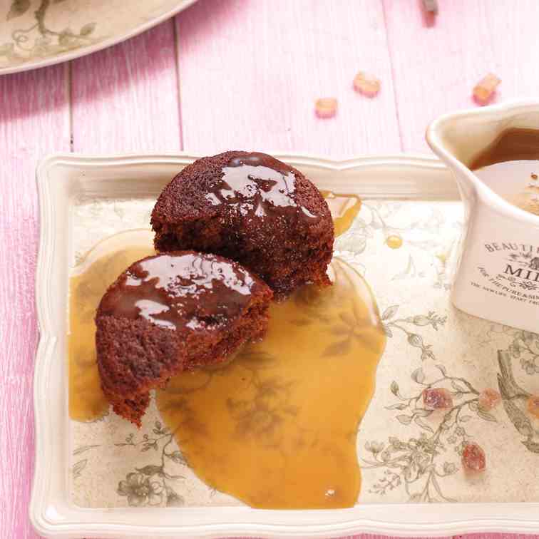 Pudding dates with toffee sauce
