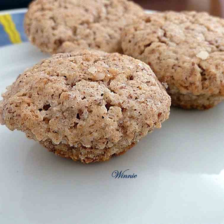 Soft almond cookies