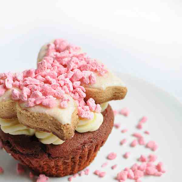 Red Velvet Shortbread Cup Cake