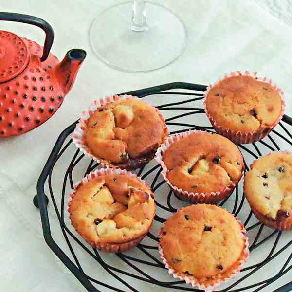 Vegan Muffins with Apples and Jam