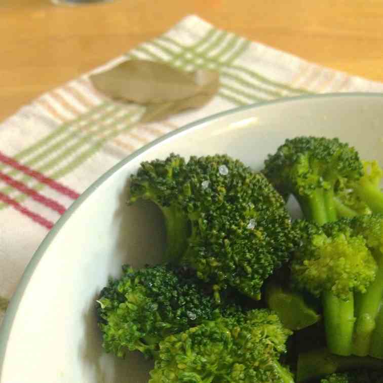 Simple & Tasty Steamed Broccoli