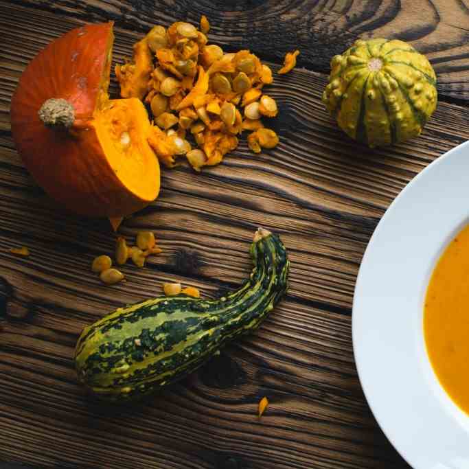 Creamy pumpkin and garlic soup