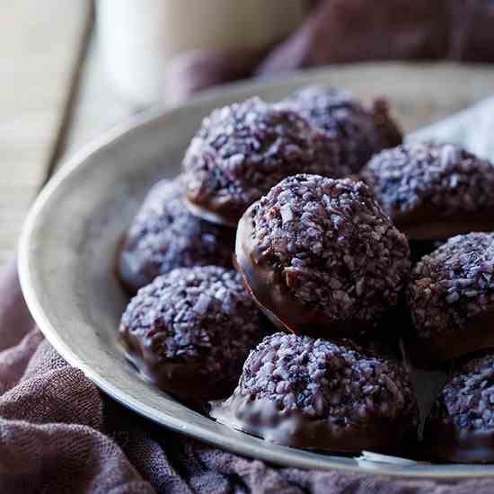 Paleo Blueberry Chocolate Macaroons