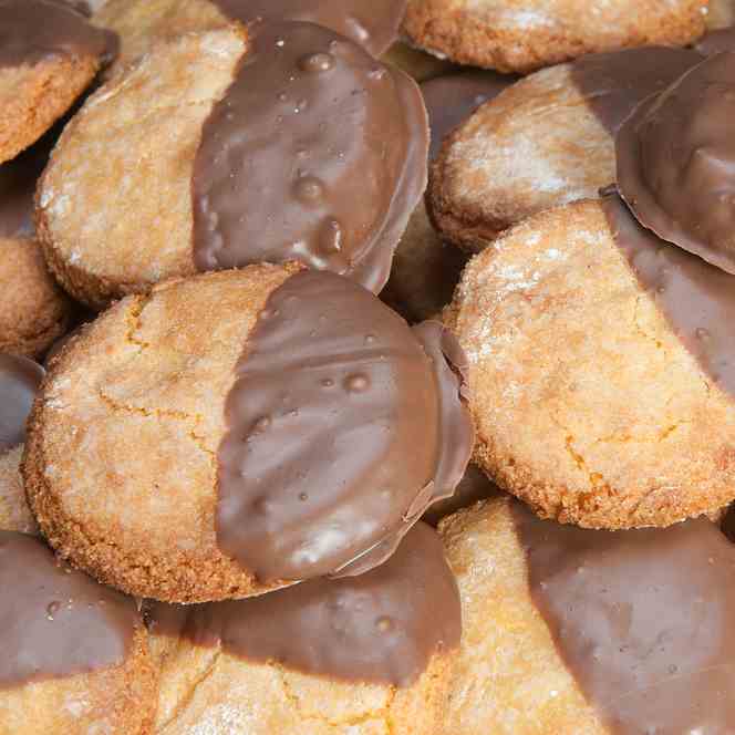 Air fryer half dipped chocolate biscuits