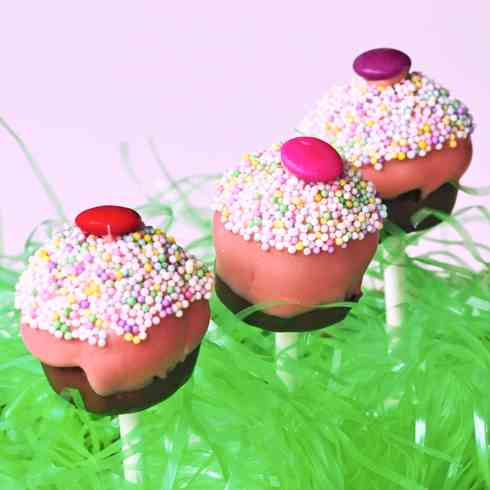 Cupcake pops and a giveaway