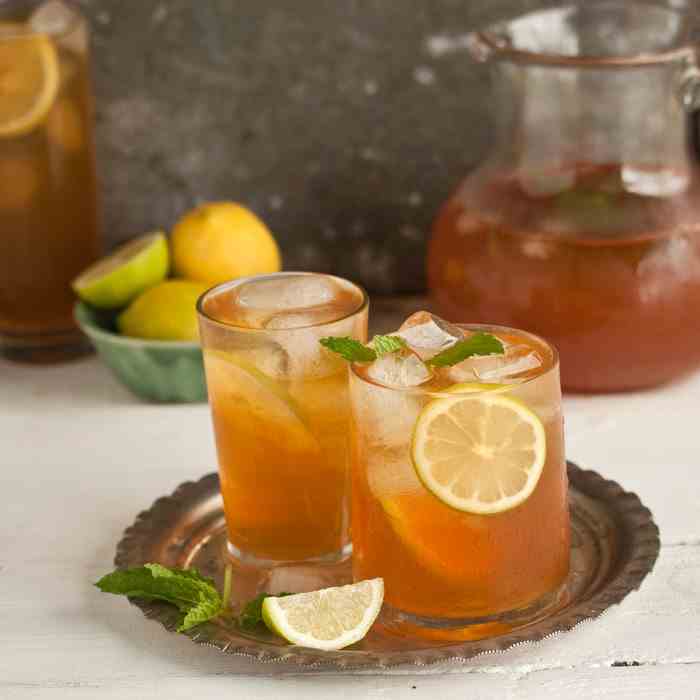 Iced tea with ginger, mint &lemon