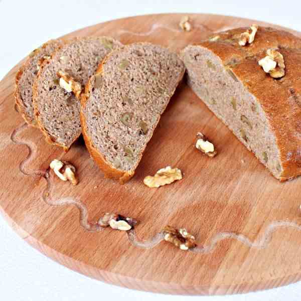 Whole-wheat walnuts bread