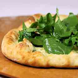 white clam and arugula pizza