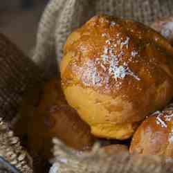 Tomato Basil Bread Rolls